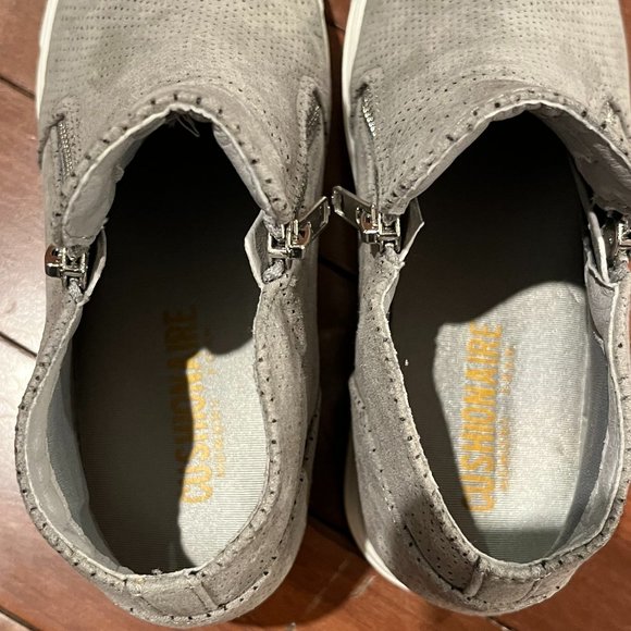 CUSHIONAIRE Women's Hart Hidden Wedge Sneaker - Picture 7 of 8